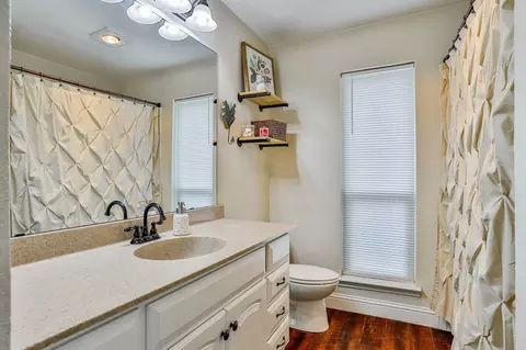 Bath - 3011 Post Oak Dr, Euless, TX 76039 photo 3 of 3