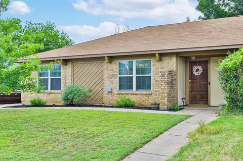 Exterior - 3011 Post Oak Dr, Euless, TX 76039 photo 2 of 7