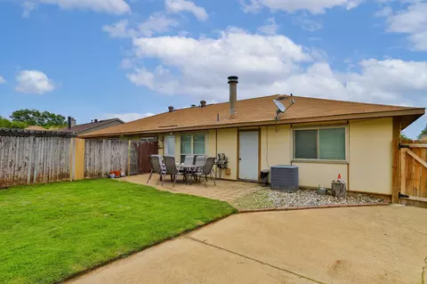 Exterior - 3011 Post Oak Dr, Euless, TX 76039 photo 5 of 7