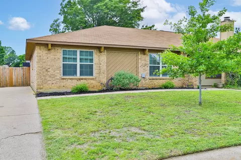 Exterior - 3011 Post Oak Dr, Euless, TX 76039 photo 3 of 7