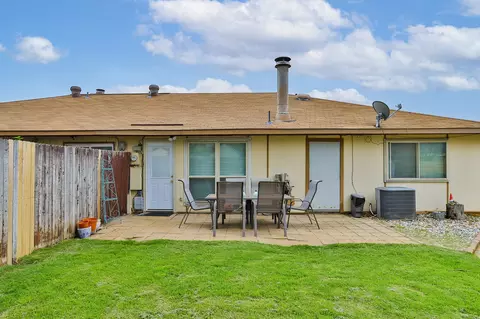 Exterior - 3011 Post Oak Dr, Euless, TX 76039 photo 6 of 7