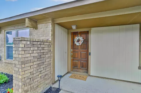Exterior - 3011 Post Oak Dr, Euless, TX 76039 photo 4 of 7