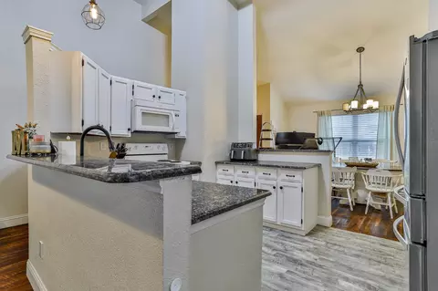 Kitchen - 3011 Post Oak Dr, Euless, TX 76039 photo 3 of 3