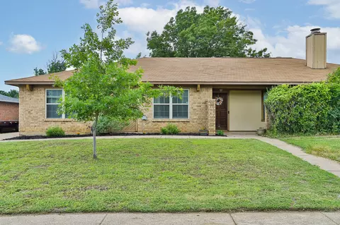 3011 Post Oak Dr, Euless, TX 76039