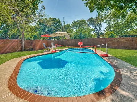 925 Apple Tree Ct, Irving, TX 75061