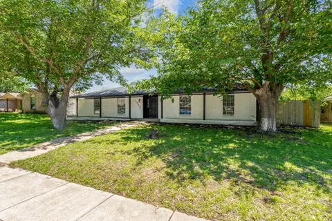 1132 Shadywood Ln, Desoto, TX 75115