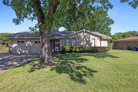 716 S Kate St, White Settlement, TX 76108