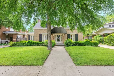 13 Chase Ct, Fort Worth, TX 76110