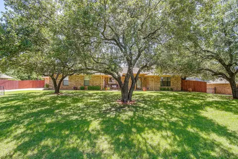 104 Longbranch Rd, Burleson, TX 76028