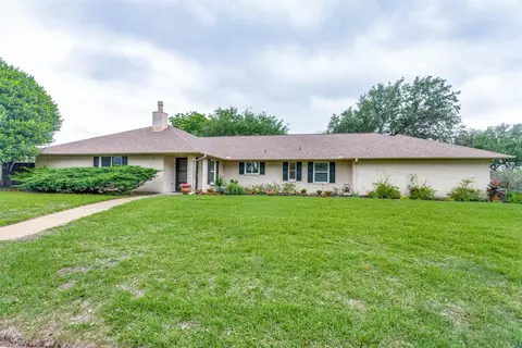 5041 Lake View Cir, North Richland Hills, TX 76180