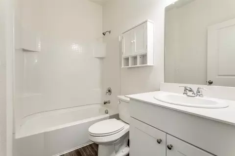 Bath - 762 Wilshire Dr, Lavon, TX 75166 photo 4 of 5