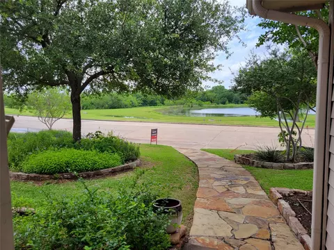 2808 Crooked Creek Dr, Carrollton, TX 75007
