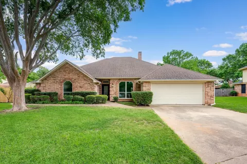 3700 Wimberly Dr, Bedford, TX 76021
