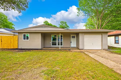 2560 Wasina Dr, Farmers Branch, TX 75234