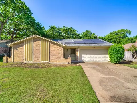 4002 Pyracantha Dr, Arlington, TX 76017
