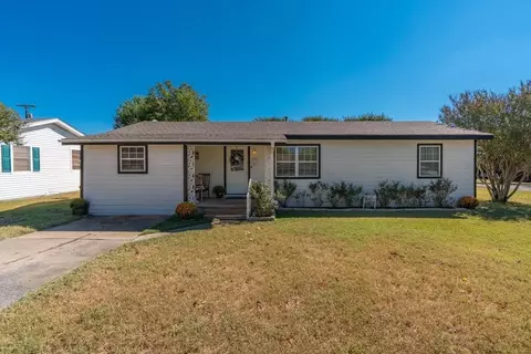 200 N Willow St, Leonard, TX 75452