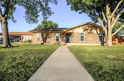 1712 Reynolds St, Goldthwaite, TX 76844