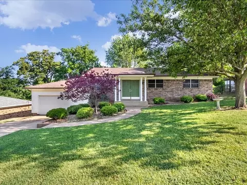 1615 W Woodard St E, Denison, TX 75020