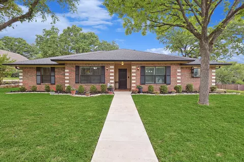 3900 Cross Bend Ct, Arlington, TX 76016