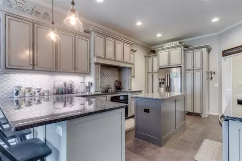 420 Springhill Dr, Hurst, TX 76054