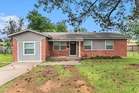 203 Skyway Dr, Euless, TX 76040