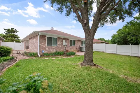 5604 Alicante Dr, Arlington, TX 76017