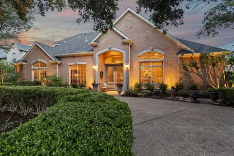 2404 Clearspring Dr S, Irving, TX 75063