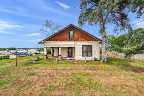 811 E Oak St, Weatherford, TX 76086