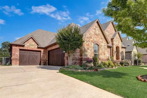 8721 Shadywood Ln, North Richland Hills, TX 76182