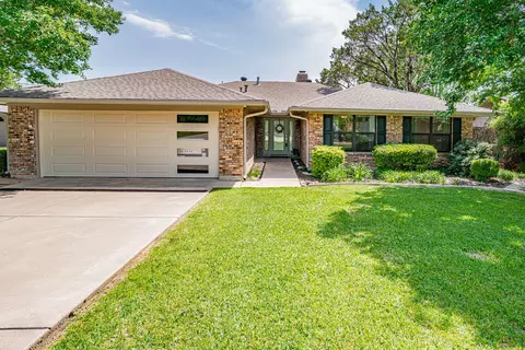 313 Peninsula Ct, Granbury, TX 76048