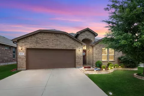 2425 Indian Head Dr, Fort Worth, TX 76177
