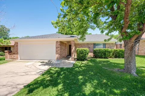 6641 Parkwood Dr, Watauga, TX 76148