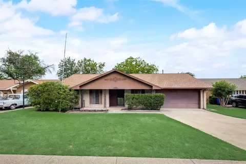 2724 Mark Twain Dr, Farmers Branch, TX 75234