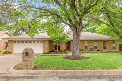 2215 W Sanford St, Arlington, TX 76012