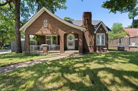 1601 N Riverside Dr, Fort Worth, TX 76111
