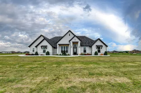 114 Chisos Dr, Decatur, TX 76234