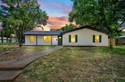 2102 W 11th St, Irving, TX 75060