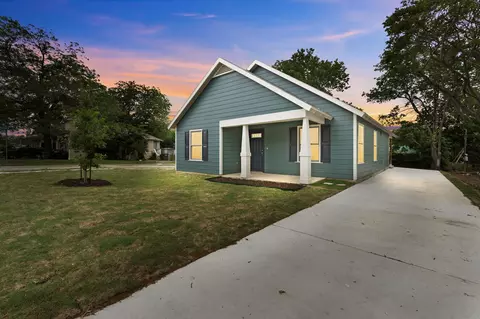 1101 E Leuda St, Fort Worth, TX 76104