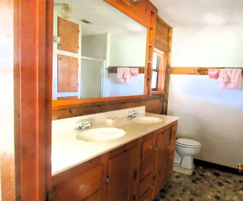 Bath - 601 Our Rd, Perrin, TX 76486 photo 2 of 2