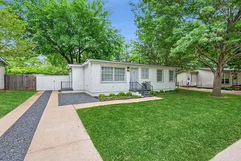 300 Michael Blvd, Hurst, TX 76053