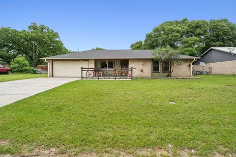 7048 Allyn Dr, Azle, TX 76020