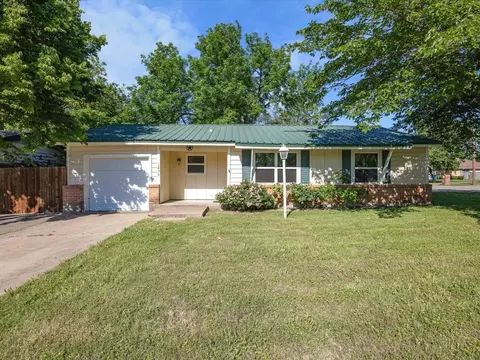 1235 Joly St, Ennis, TX 75119