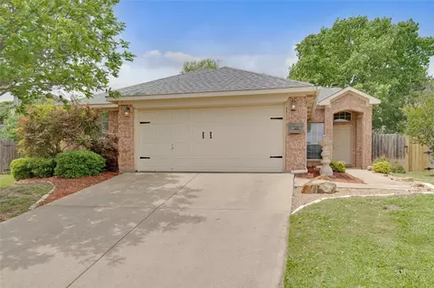 2300 Whitney Ct, Fort Worth, TX 76120