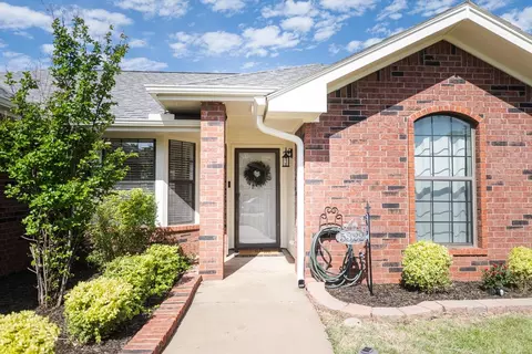 5322 Long Leaf Dr, Wichita Falls, TX 76310