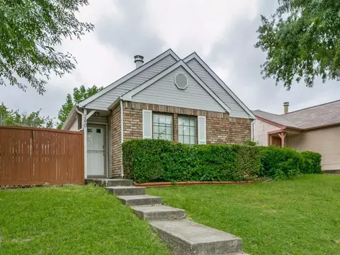 240 Teakwood Ln, Lewisville, TX 75067