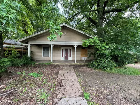 740 Pine Bluff St, Paris, TX 75460