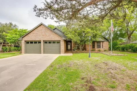 203 Edgehill Rd, Joshua, TX 76058