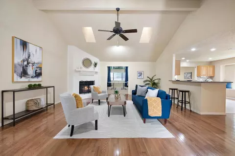 3825 Horizon Dr, Bedford, TX 76021