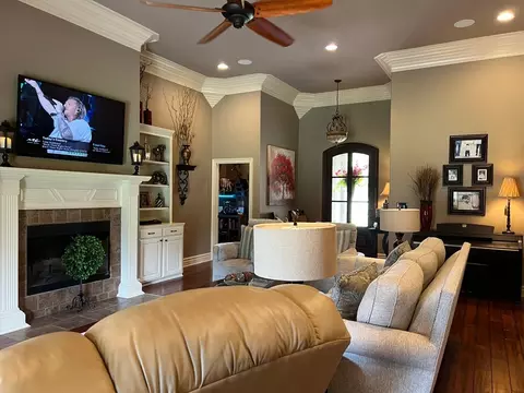 Living - 169 Eagle Rd, Stonewall, LA 71078 photo 2 of 2