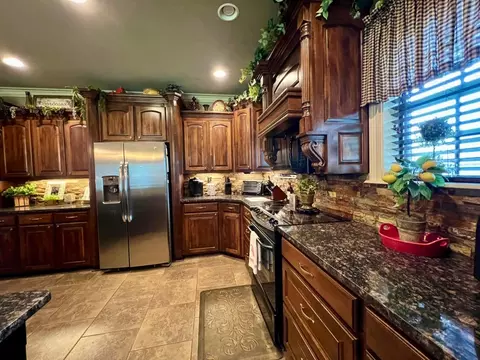 Kitchen - 169 Eagle Rd, Stonewall, LA 71078 photo 3 of 5